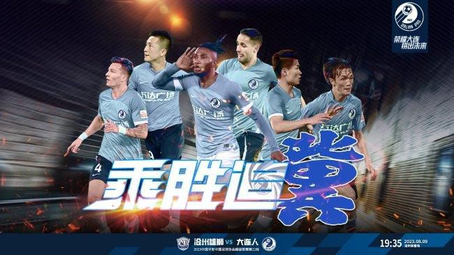 (这个人物的名字同时令人想到两种余兴表演中出现的形象，一种是经典的畸形小脑袋人，另一种则是把钉子捶进自己的脑袋来招揽观众的自残式畸形人。
